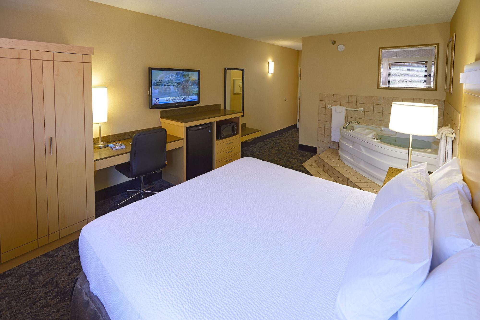 Livinn Hotel Cincinnati North/ Шарънвил Екстериор снимка