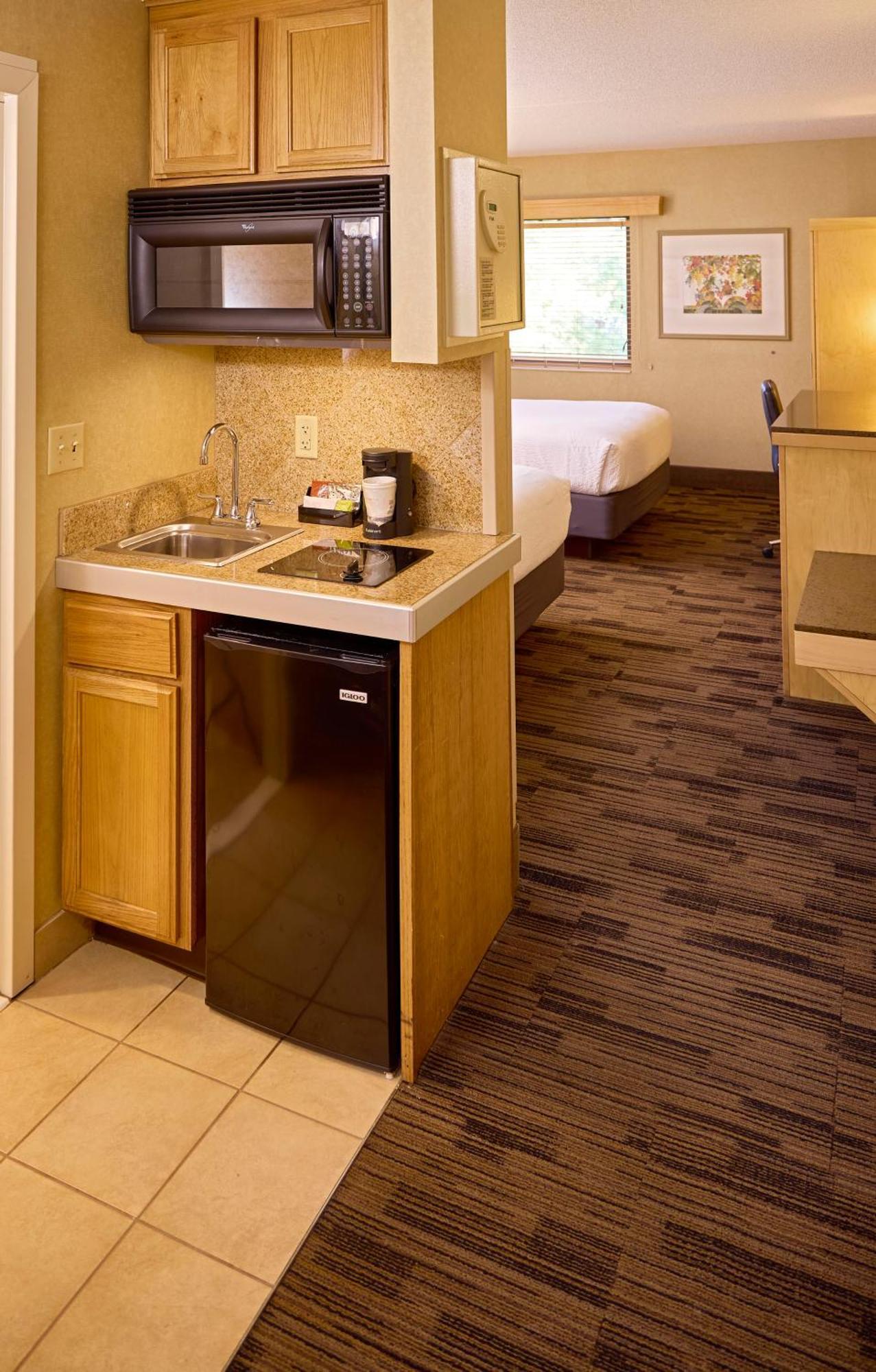 Livinn Hotel Cincinnati North/ Шарънвил Екстериор снимка