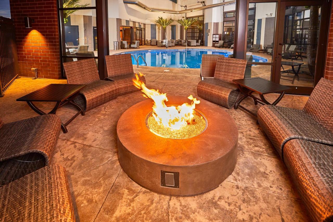 Livinn Hotel Cincinnati North/ Шарънвил Екстериор снимка