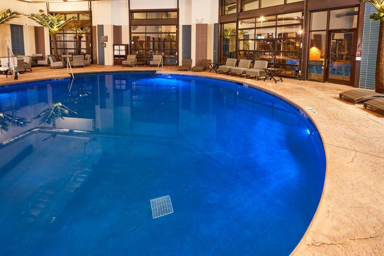 Livinn Hotel Cincinnati North/ Шарънвил Екстериор снимка
