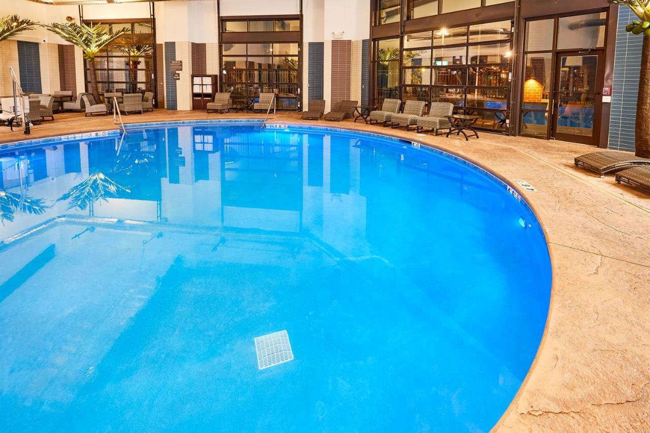Livinn Hotel Cincinnati North/ Шарънвил Екстериор снимка