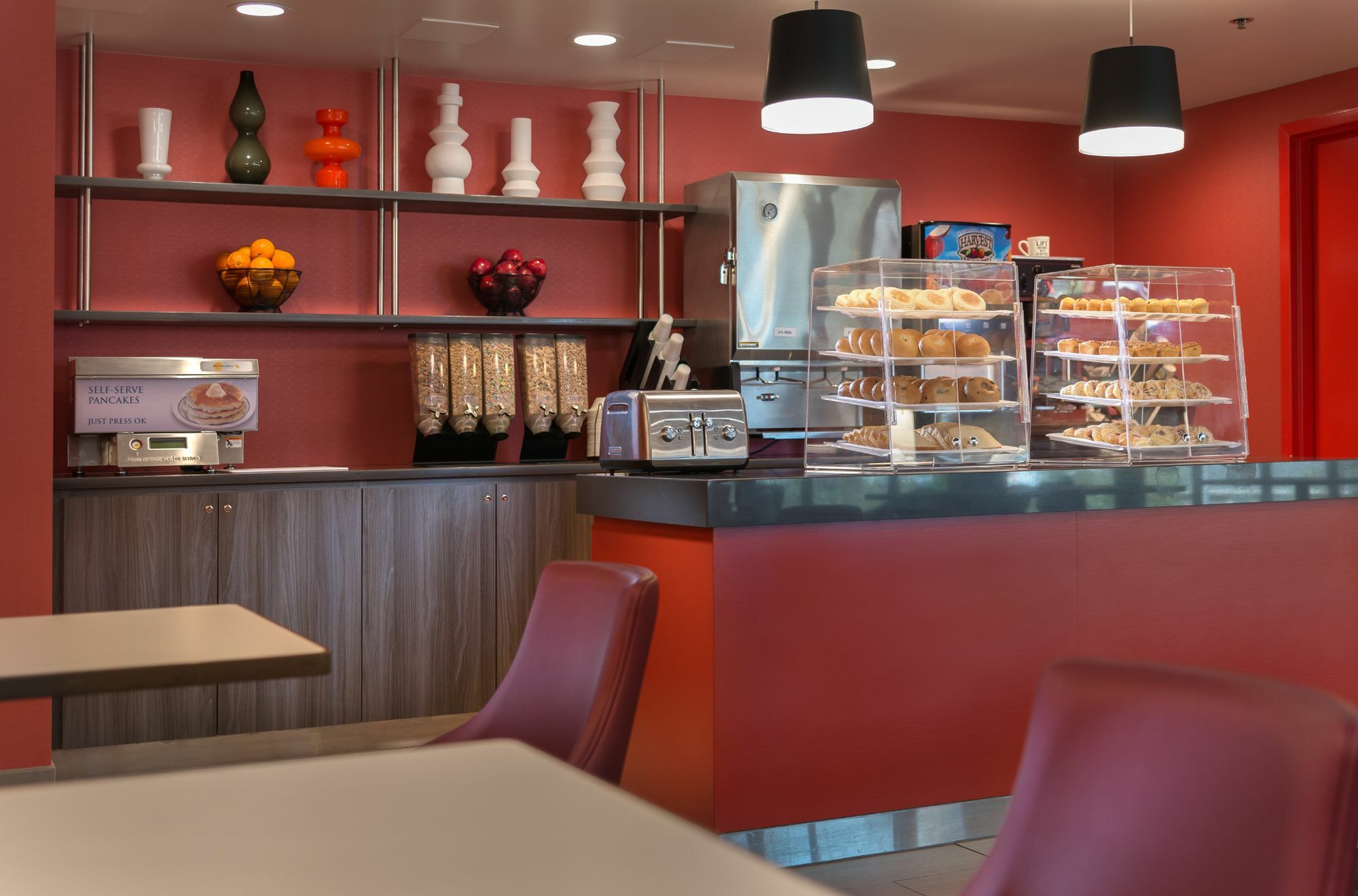 Livinn Hotel Cincinnati North/ Шарънвил Екстериор снимка