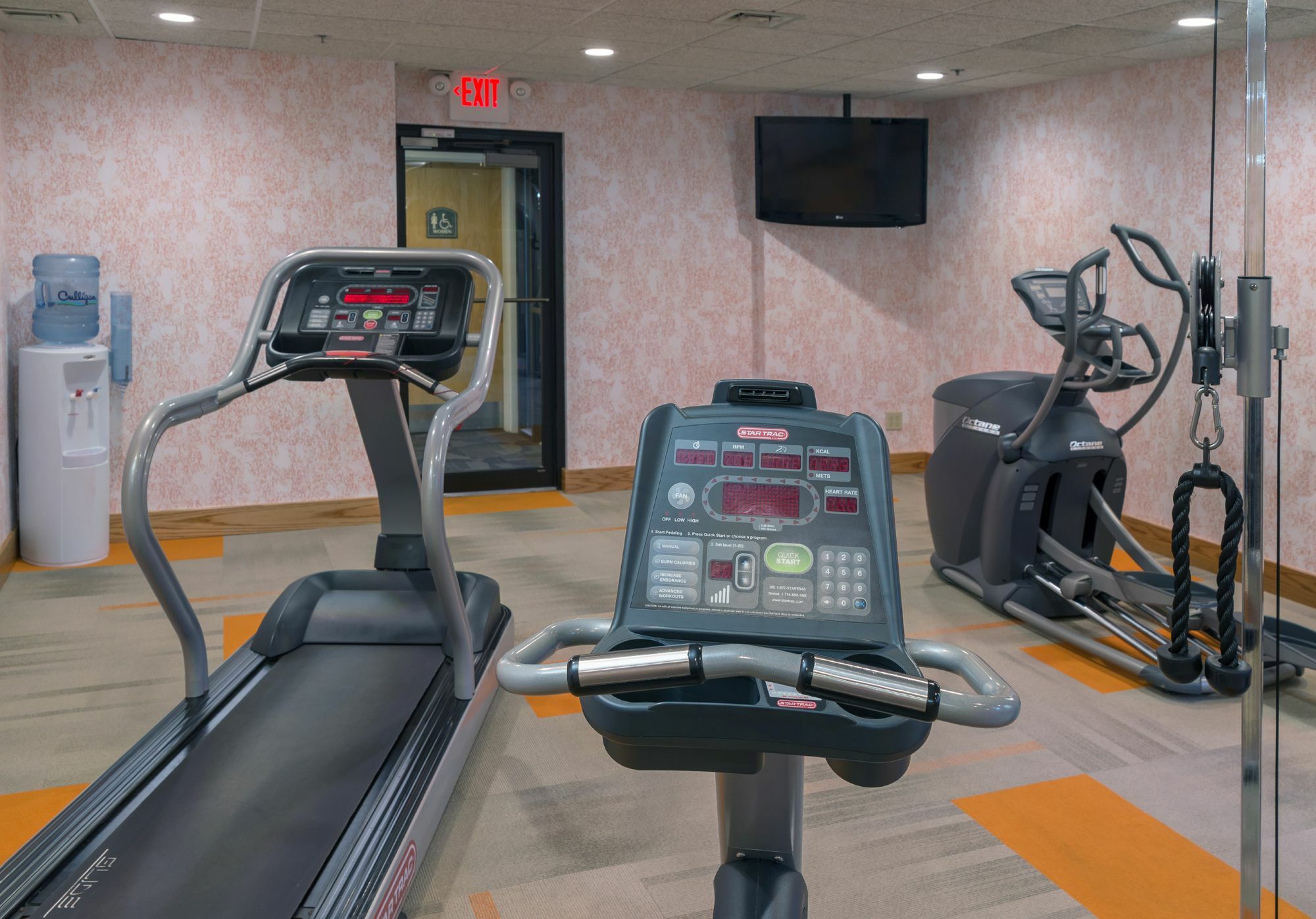 Livinn Hotel Cincinnati North/ Шарънвил Екстериор снимка