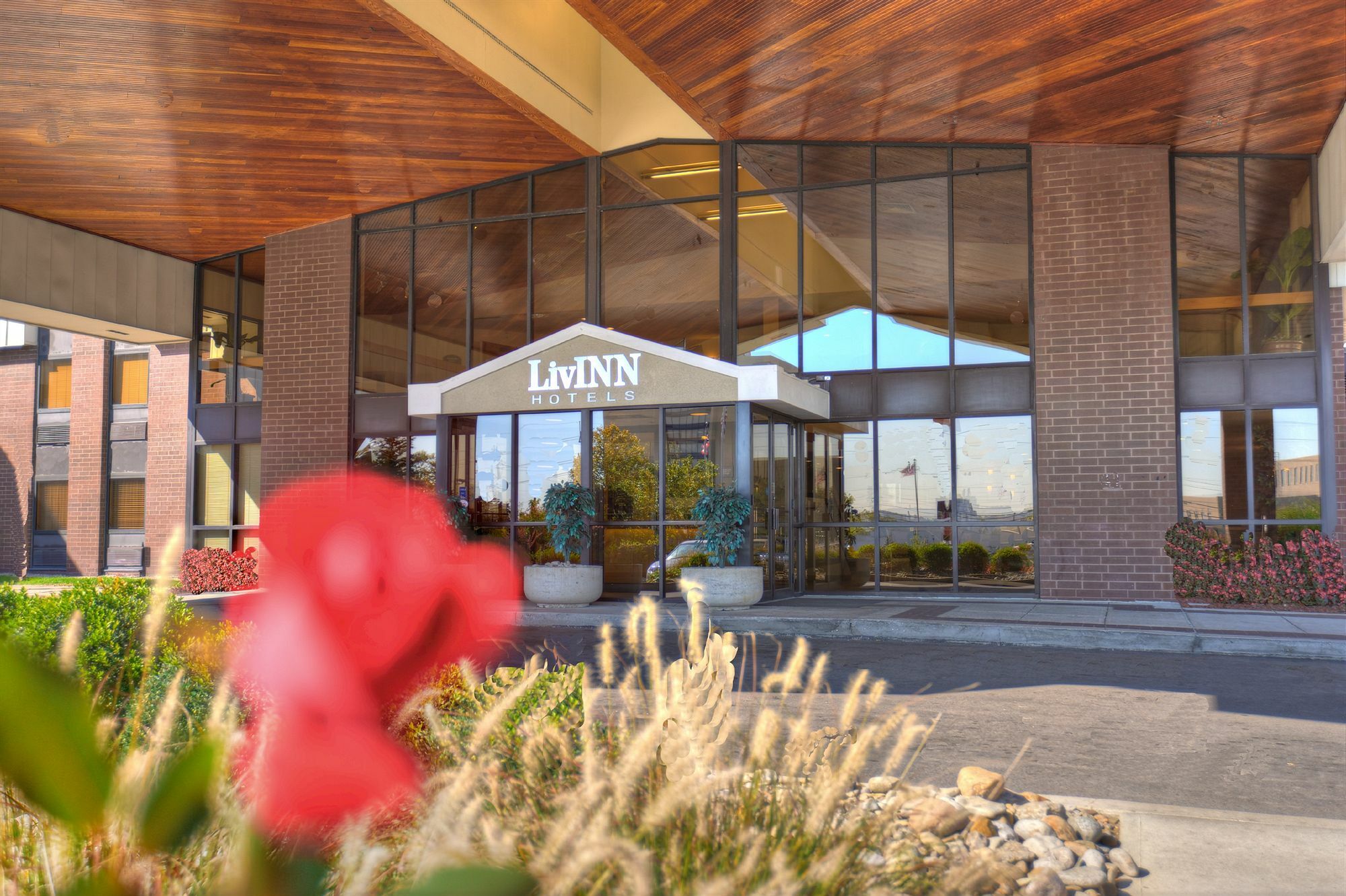 Livinn Hotel Cincinnati North/ Шарънвил Екстериор снимка